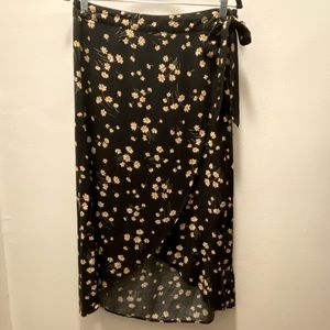 American Eagle Black Midi Wrap Skirt with Yellow Flower Print, US Medium
